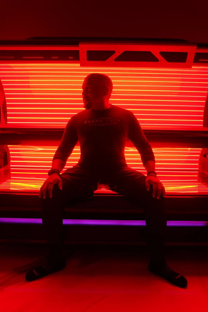 Daymond John experiencing red-light wellness technology